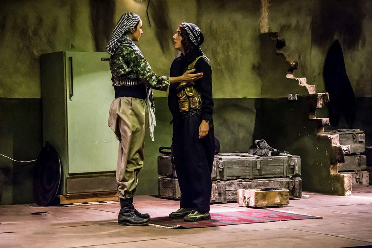 چه نمایش هایی در تهران روی صحنه است؟