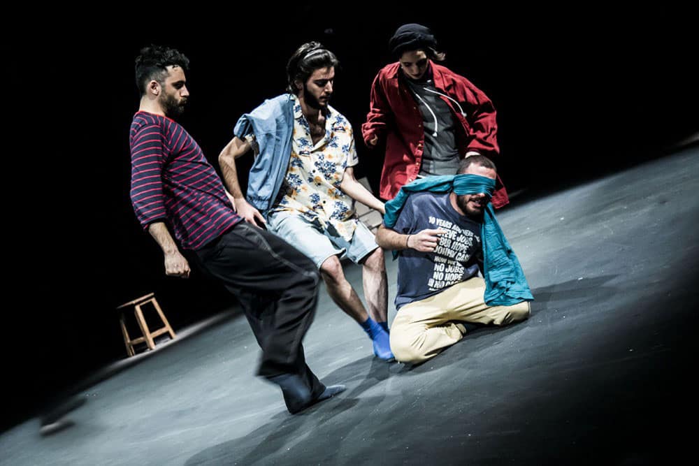 نقد و بررسی نمایش «درنیومده»؛ اندر حکایتِ درنیامدنِ «درنیومده»…