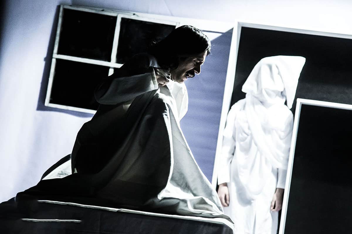 ۱۵ ثانیه در ستایش سیاست