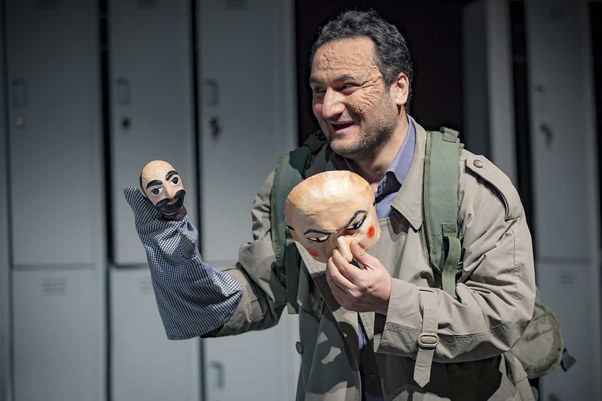 «نرگس آبیار» چراغ نمایش «ناگهان همه برمی خیزند به آوازی دیگر» را روشن می‌کند