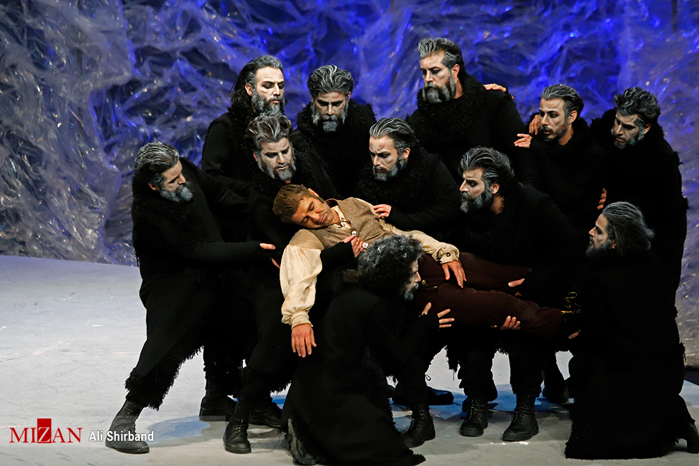 «فرانکنشتاین»، فرمالیستی ایده‌آل که در داستان می‌لنگد/روایت دانشمندی جاه‌طللب در تئاترشهر