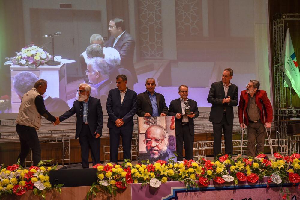 اختتامیه بیست و دومین جشنواره فتح خرمشهر برگزار شد/ ۹ جایزه برای نمایش «دست هایم کو مم حسن» اختتامیه بیست و دومین جشنواره فتح خرمشهر برگزار شد/ ۹ جایزه برای نمایش «دست هایم کو مم حسن»