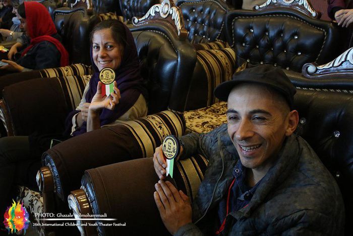 اهدای نشان صلح به میهمانان خارجی جشنواره تئاتر کودک و نوجوان