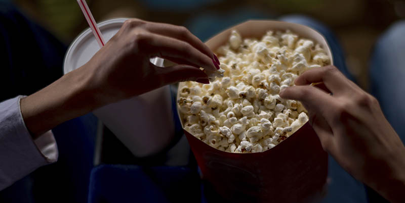 خرید گسترده بلیت سینما توسط صاحبان فیلم‌های سینمایی روی پرده!