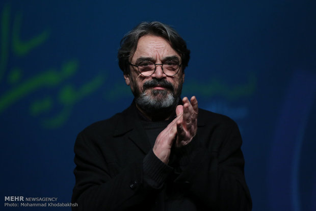 حسین علیزاده «آقای اشمیت کیه؟» را افتتاح میکند حسین علیزاده «آقای اشمیت کیه؟» را افتتاح میکند