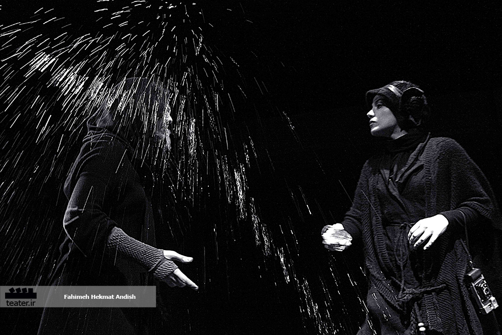 گزارش تصویری/نمایش من چه جوری ممکنه یه پرنده باشم/کارگردان روح الله جعفری