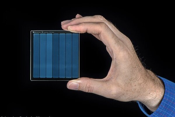 مایکروسافت روی شیشه فیلم ذخیره کرد مایکروسافت روی شیشه فیلم ذخیره کرد