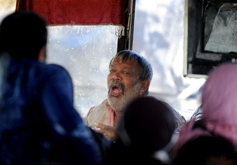 چالش اخلاقی يك فاميل درون اتوبوس چالش اخلاقی يك فاميل درون اتوبوس