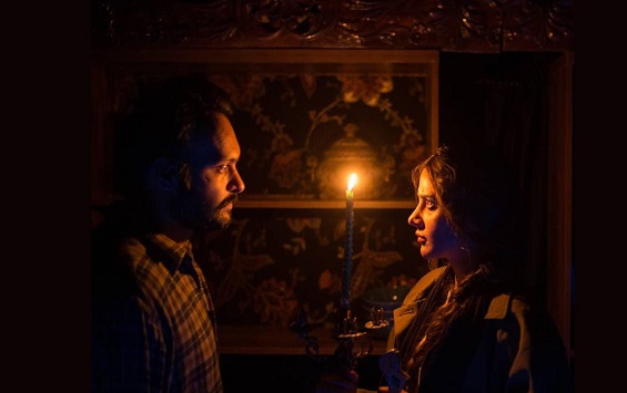 نقد نمایش «اصل ۴۴ قانون اساسی» به کارگردانی مریم اسماعیلی / انتقام دموکراسی از دموکراسی