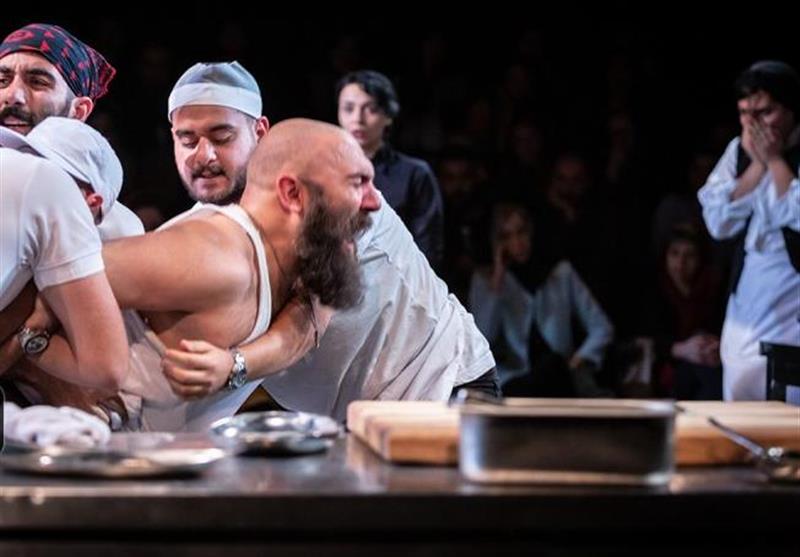 نگاهی به نمایش «آشپزخانه» / در میان جماعت خشمگین نگاهی به نمایش «آشپزخانه» / در میان جماعت خشمگین