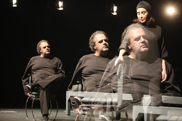 تئاتر رامبد جوان با حضور چهرهها روی صحنه رفت تئاتر رامبد جوان با حضور چهرهها روی صحنه رفت