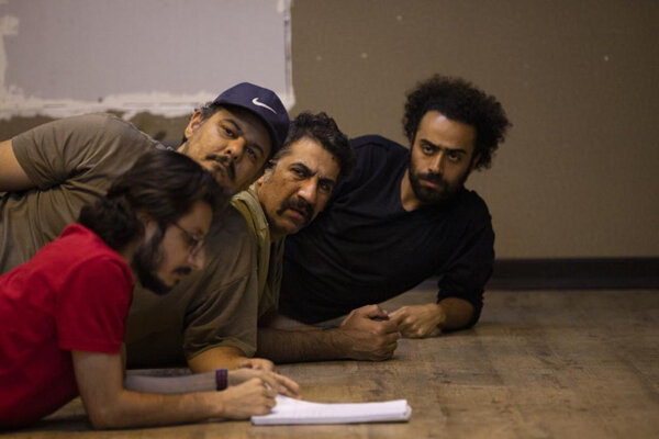 «گریز از مرکز» اواخر مهر آغاز میشود/ معرفی بازیگران نمایش «گریز از مرکز» اواخر مهر آغاز میشود/ معرفی بازیگران نمایش