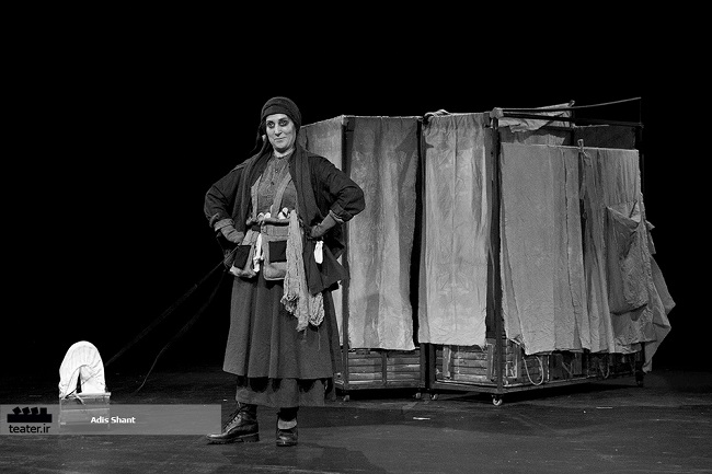 گزارش تصویری/نمایش « ننه دلاور و فرزندان او » به کارگردانی زهرا صبری