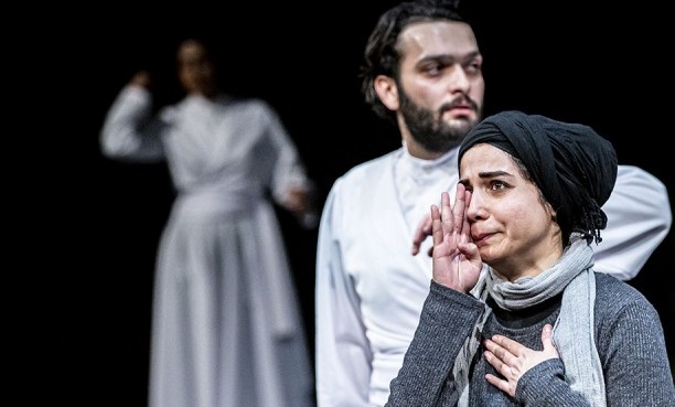 تحشيهای بر نمايش «زيراکس» به کارگردانی علی اصغر دشتی/ قدم در هزارتوی تحشيهای بر نمايش «زيراکس» به کارگردانی علی اصغر دشتی/ قدم در هزارتوی