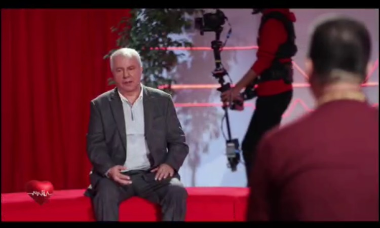 من در زمان طاغوت به عشق آغاسی، یساری و عباس قادری به کافه می‌رفتم 