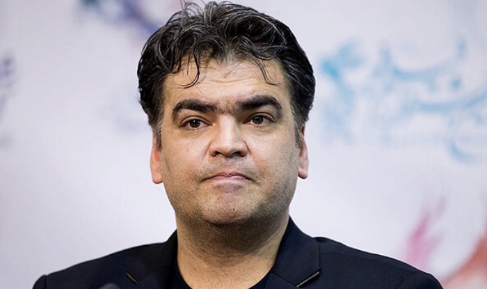 مگر ما مخاطب فرهیخته و آگاه نداریم که سینمای کمدی را رواج می دهیم؟