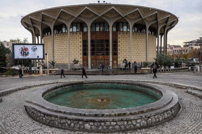 چه تعداد تئاتر در سال 1402 اجرا شد؟ 