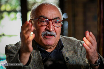 از رسانه‌ای که مردم علیه آن شعار می‌دهند کاری بر نمی‌آید/ زنان را در سینما از شانه به پایین نشان دهیم که در تصاویر نباشند