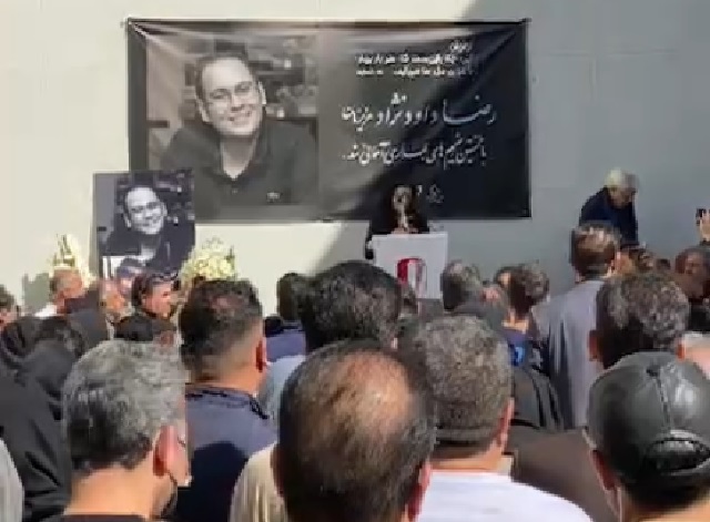 آغاز مراسم تشییع رضا داودنژاد در خانه سینما