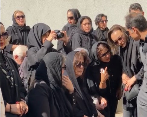 غزل بدیعی در مراسم تشییع پیکر همسرش زنده یاد رضا داوودنژاد