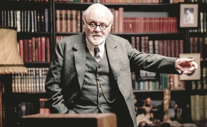 نگاهی به فیلم آخرین جلسه با فروید به کارگردانی متیو براون؛  2023 دریچه‌ای بد برای معرفی روانکاوی