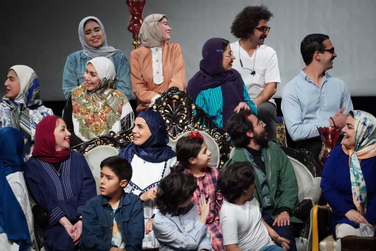 یادداشتی بر نمایش «عطر آدم» به کارگردانی مهدی فرشیدی‌سپهر؛ یک دورهمی دوستانه تئاتری یا ساختن یک اجتماع انسانی؟