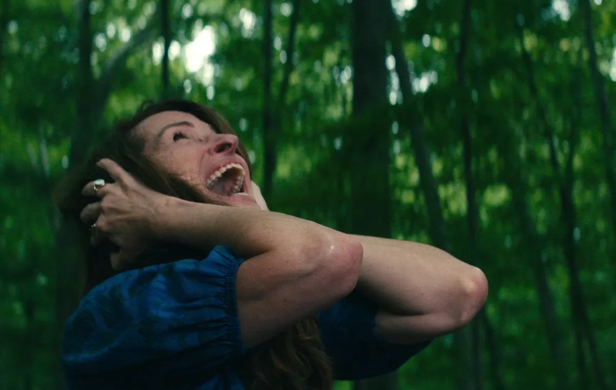 نگاهی به فیلم «دنیا را پشت سر بگذار» ساخته سم اسماعیل 2023/ می‌گویند دنیا تمام شده است، پس وقت تلویزیون دیدن است!