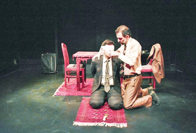 نقد نمایش سَنتِز / مثلث بودن، نبودن و شدن 