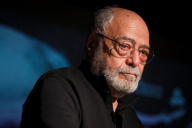 «اکتینگ»؛ حاصل جنون یک جوان ۸۰ ساله به تئاتر!