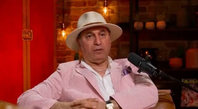 حمید فرخ نژاد: آخرش من ماندم و موبایلم!