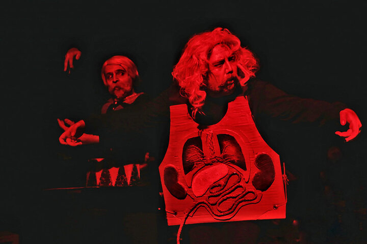 کارگردان نمایش «ژن زامبی»: کشف و شهود مرگ برایم جذاب است؛ مدتی مرده شور بودم!