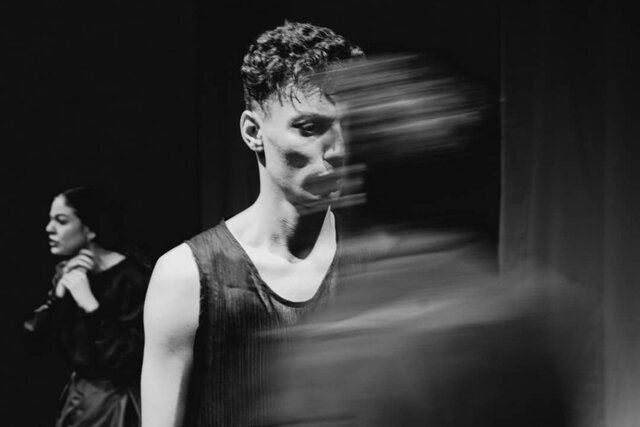 هیجان زده‌ام که نمایشم را به زبان فارسی اجرا می‌کنم