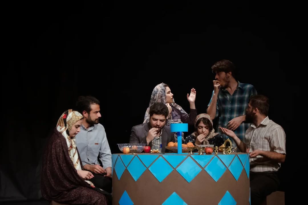 درباره نمایش «جریده» به نویسندگی و کارگردانی حسین خدایاری؛ کارگرانی که توان همبستگی ندارند