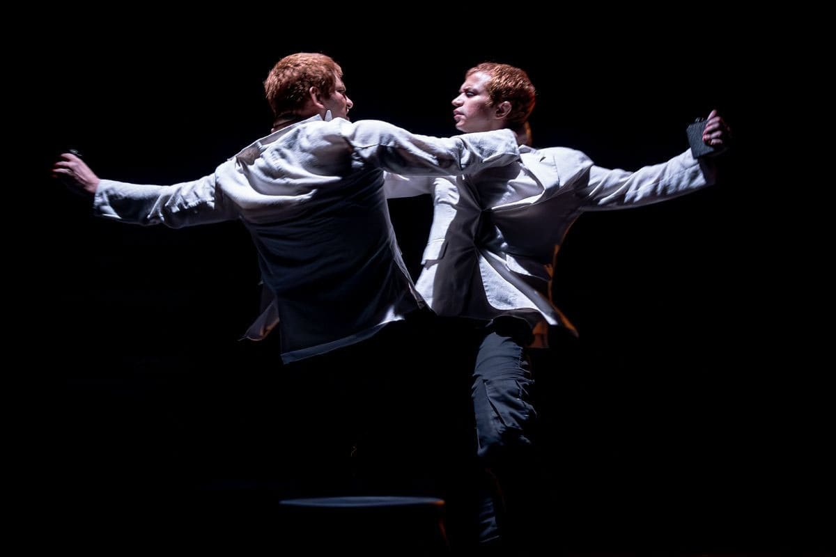 درباره نمایش «کالیگولا» به کارگردانی مهرداد مصطفوی؛ شاعری جبّار که دنبال «مطلق» دوید و نرسید درباره نمایش «کالیگولا» به کارگردانی مهرداد مصطفوی؛ شاعری جبّار که دنبال «مطلق» دوید و نرسید