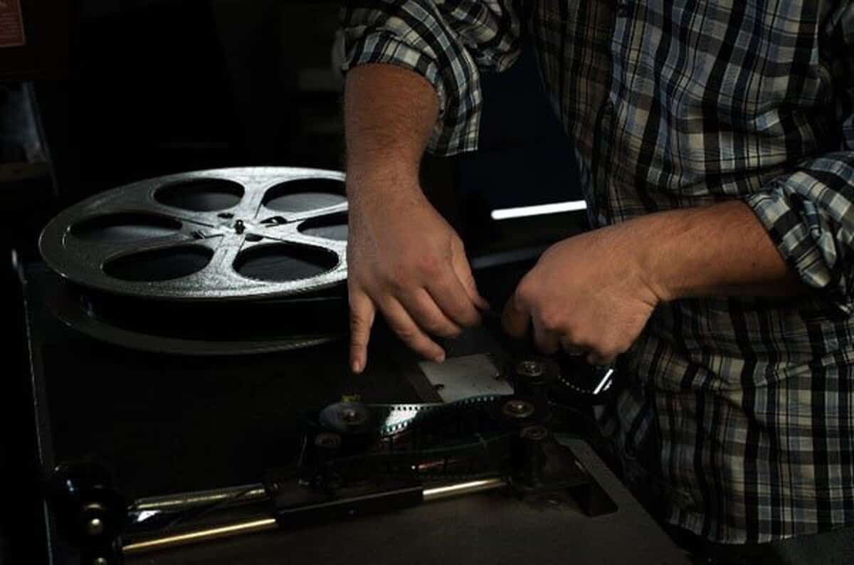 ستاره‌های پشت پرده سینما چه کسانی بودند؟/ ماموریت ویژه فیلم‌بر‌ها در تهران قدیم