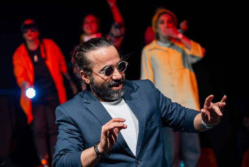 درباره نمایش «رومئو ژولیت و چند کاراکتر دیگر» به کارگردانی میثم عبدی/ امتناع از رمئو و ژولیت بودن