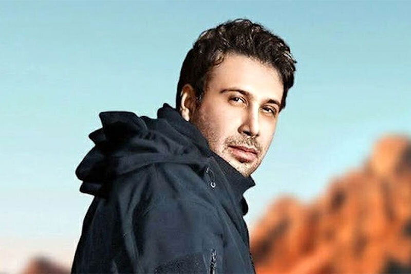 محسن چاووشی در اوج می‌خواند