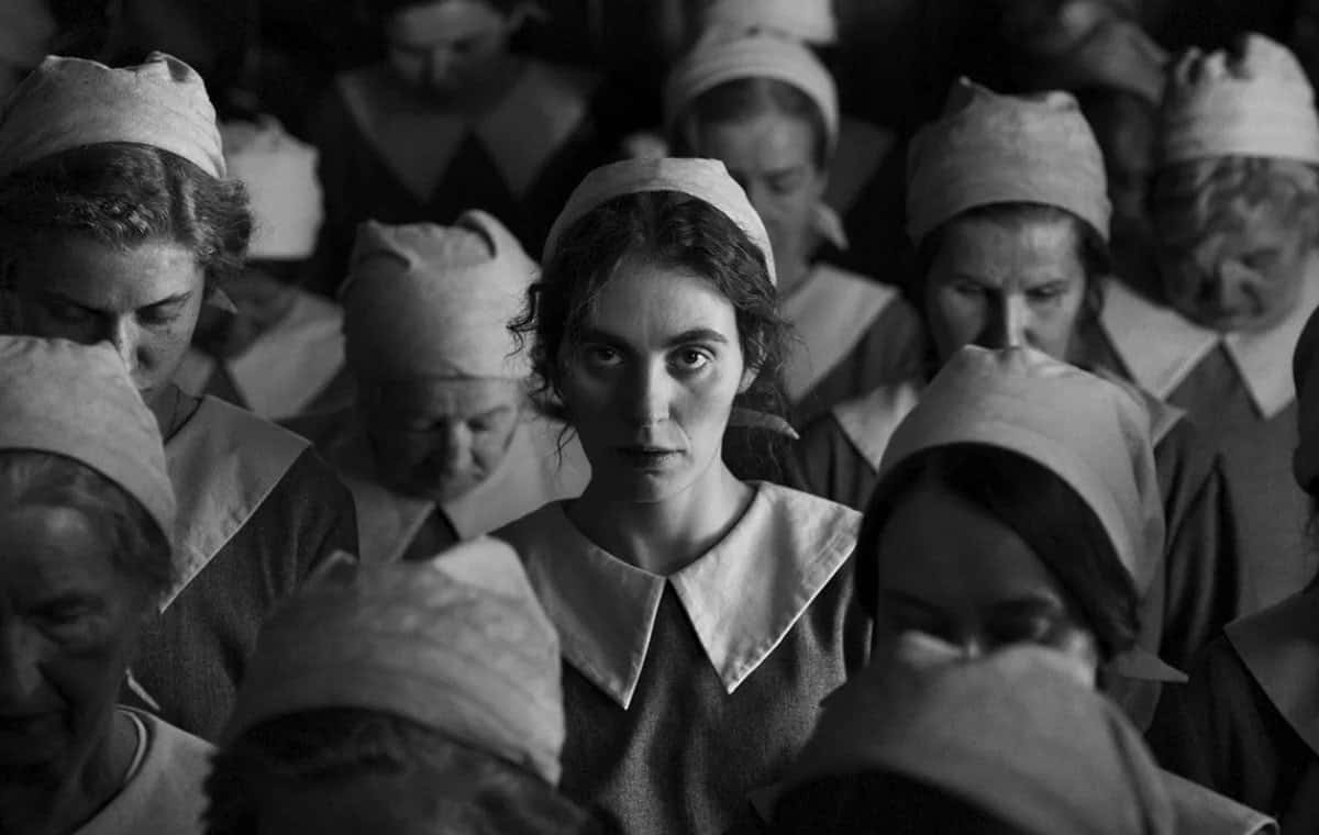 نقدها و نمرات فیلم «دختری با سوزن»؛ قتل به سبک دانمارکی 