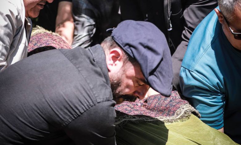 تصاویر- علی مصفا زری خوشکام را در خاک می‌گذارد