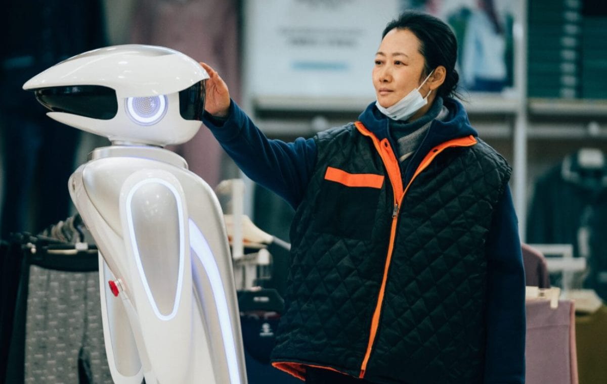 نقدها و نمرات فیلم «اسیر امواج»؛ مرثیه‌خوانی برای عشق قدیمی 