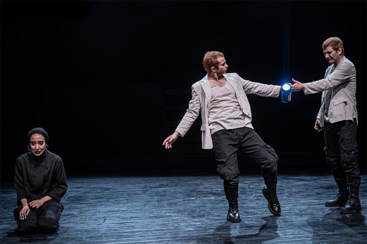 تمدید اجرای نمایش «کالیگولا» در تئاتر شهر