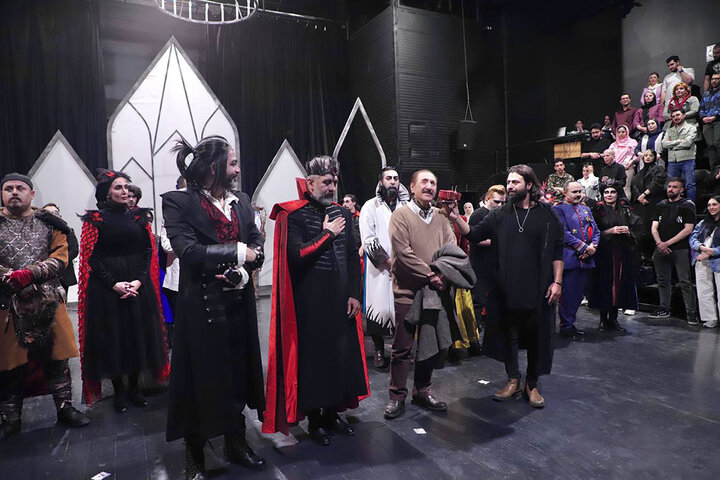 آغاز نمایش «خانه دراکولا» در تالار حافظ