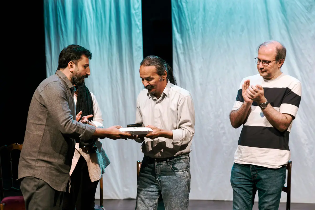 تقدیر از رضا آشفته در نمایش «وقتی الاغ‌ها عاشق می‌شوند»