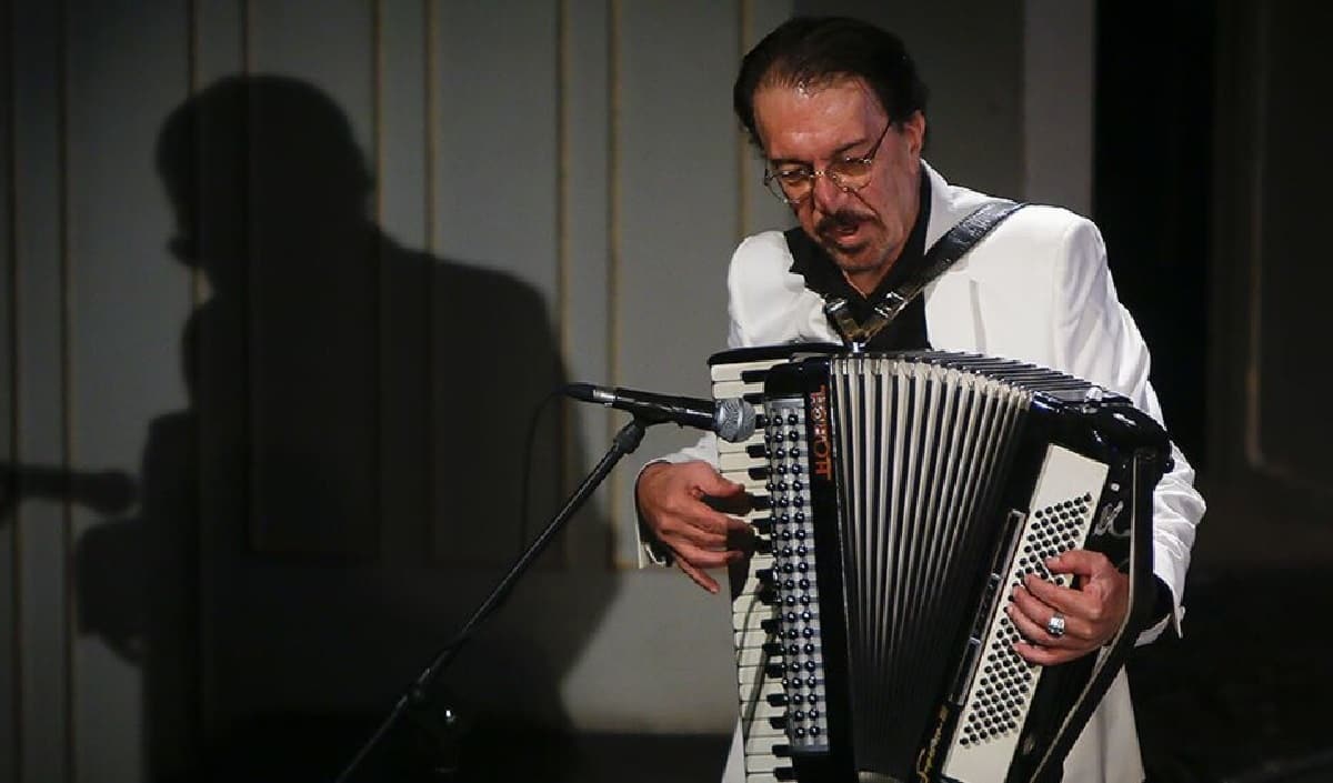 نگاهی به زندگی و آثار ناصر چشم آذر / به یاد خالق «باران عشق» در هفتمین سالروز خاموشی‌اش