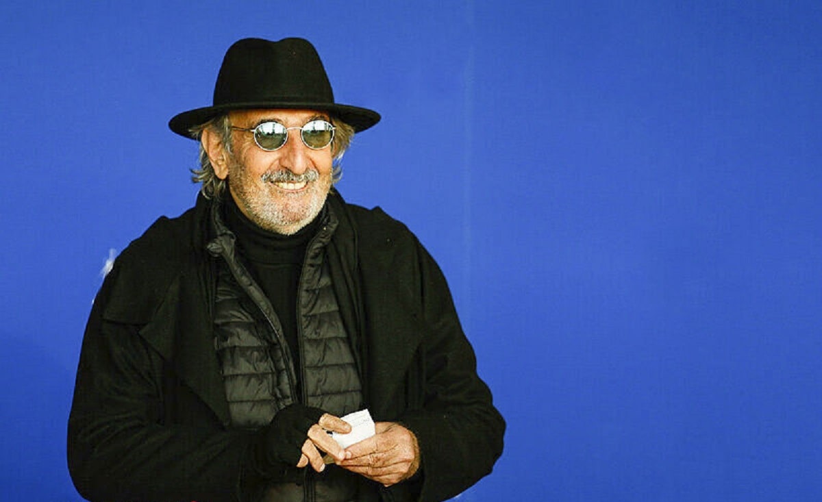 نکوداشت فرهاد آئیش همزمان با افتتاح نمایش «به یک قاتل ساده نیازمندیم»