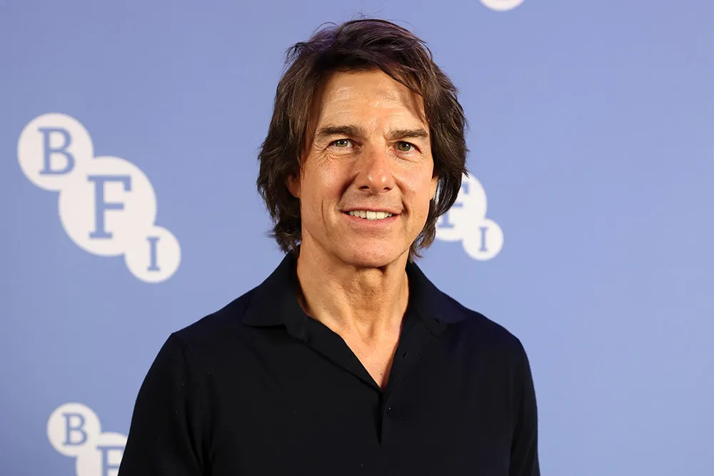 تام کروز پیش از نمایش جهانی «مأموریت غیرممکن» در کن، بر فراز سینمای BFI لندن