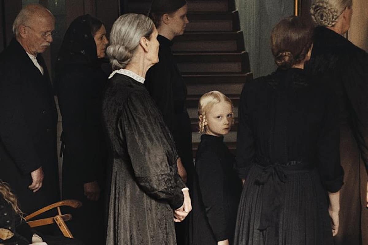 نقد فیلم «صدای افتادن»؛ تراژدی نسل‌ها و تاریخ پنهان زنان آلمانی در اثری عمیق از ماشا شیلینسکی