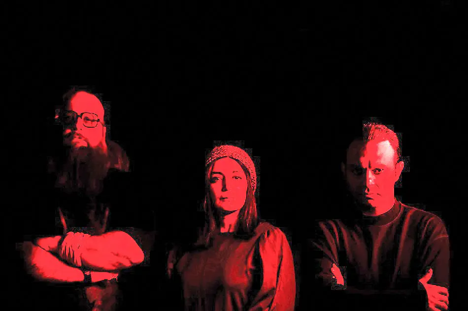 درباره نمایش «امشب به صرف بورش و خون به روایت نازنین»: روایتی زنانه از داستایوفسکی با کارگردانی صابر ابر و بازی الهام کردا درباره نمایش «امشب به صرف بورش و خون به روایت نازنین»: روایتی زنانه از داستایوفسکی با کارگردانی صابر ابر و بازی الهام کردا