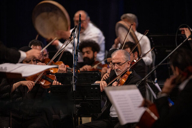 آغاز اجرای ارکستر ملی ایران با صدای عبدالحسین مختاباد