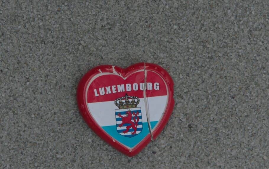 بررسی فیلم Luxembourg, Luxembourg | لوکزامبورگ، سراب آرزوها